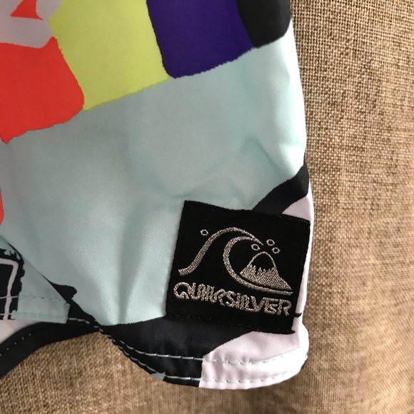 Quicksilver men’s bathing trunks board shorts (36) - Picture 3 of 5